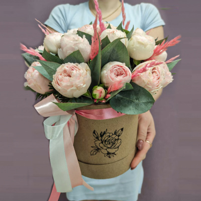 Коробка с пионовидными розами в нежных тонах "Для тебя" N 45004