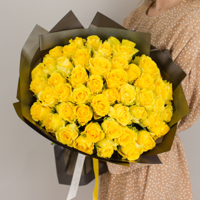 Букет из 51 желтой розы Кения в упаковке 28448-Ж