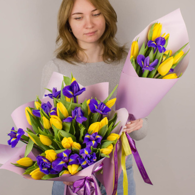Букеты из тюльпанов с ирисами для мамы и дочки (комплект букетов) 46330