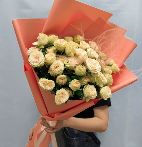 Букет из кустовых пионовидных роз кремового цвета арт. 47537