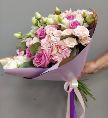 Букет "Возвышенные чувства" с гортензией, розами и эустомой 23800 Букет "Возвышенные чувства" с гортензией, розами и эустомой 23800