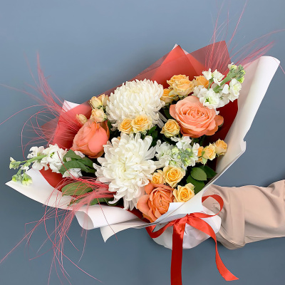 Букет из одноголовых хризантем с Эквадорскими розами и матиолой N 70981