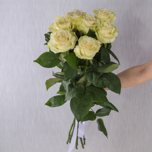 Букет из 7 Белых крупных роз 60 см арт. 36402