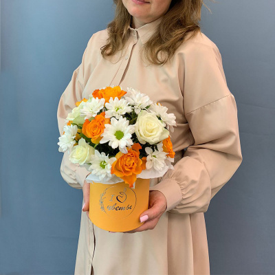 Коробка с розами и кустовой хризантемой N 66994