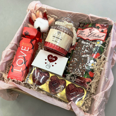 Подарочный набор "Время любить" со свечами, бомбочками для ванны, шоколадом N 59823